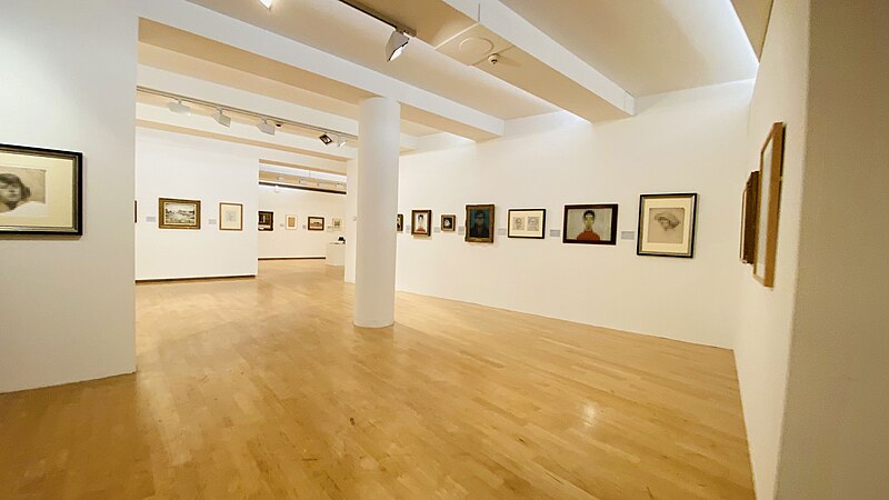 File:Lowry-gallery-interior-3.jpg