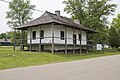 La Casa Bequette-Ribault en Ste. Genevieve, Misuri construida c. 1789 es un ejemplo de construcción de poteaux-en-terre.