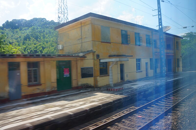 File:201708 Lingtou Station.jpg