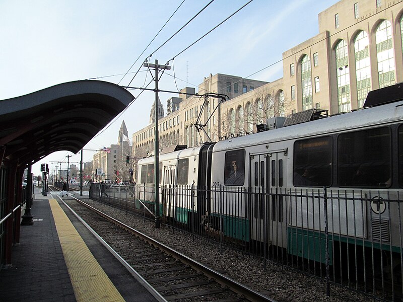 File:BU East outbound.JPG