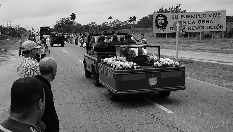 Archivo:Fidel Castro's funeral procession.jpg