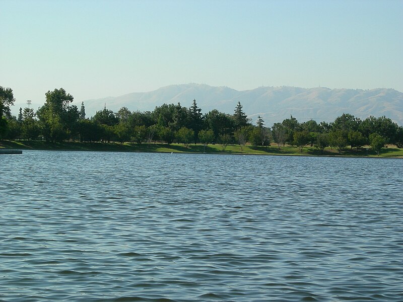 File:Lake Balboa.jpg