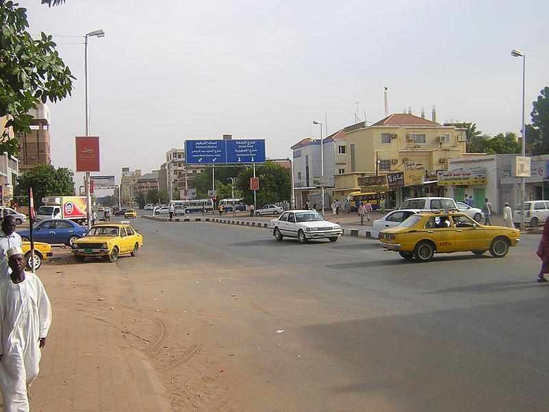 File:Al-Quasar Street (Khartoum) 001.jpg