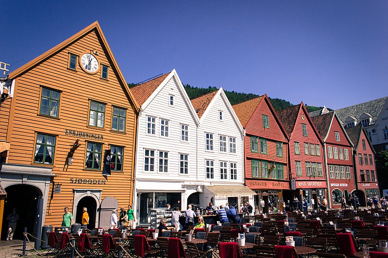 File:Barrio de Bryggen, Bergen.jpg