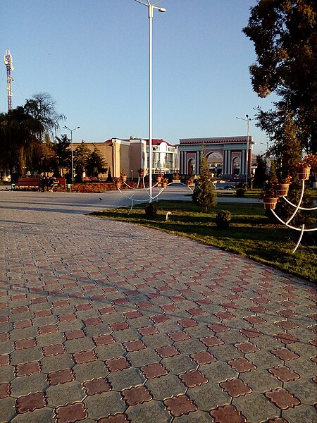 Файл:Isfara Park.jpg