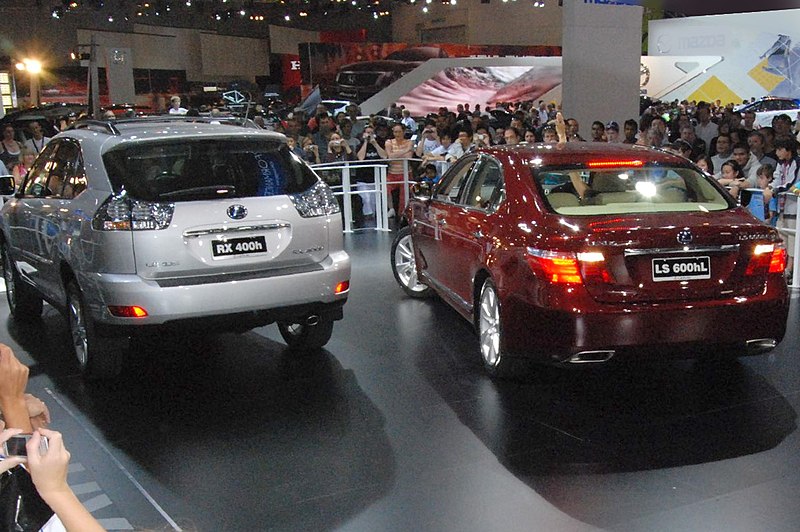 File:Lexus-LS600hL self parking.jpg