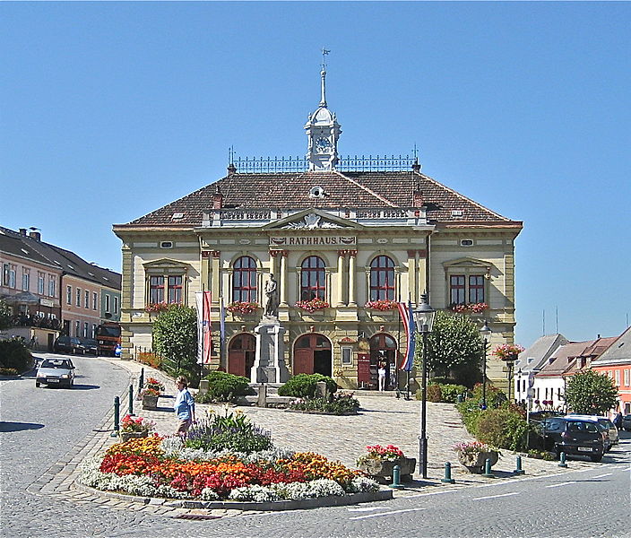 File:Rathaus Weitra 02.JPG