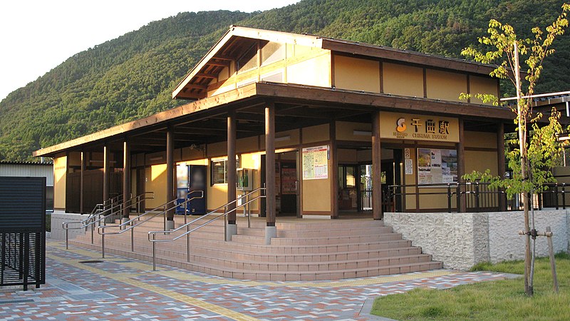 File:Shinano-railway-Chikuma-station-building-20110906-173528.jpg