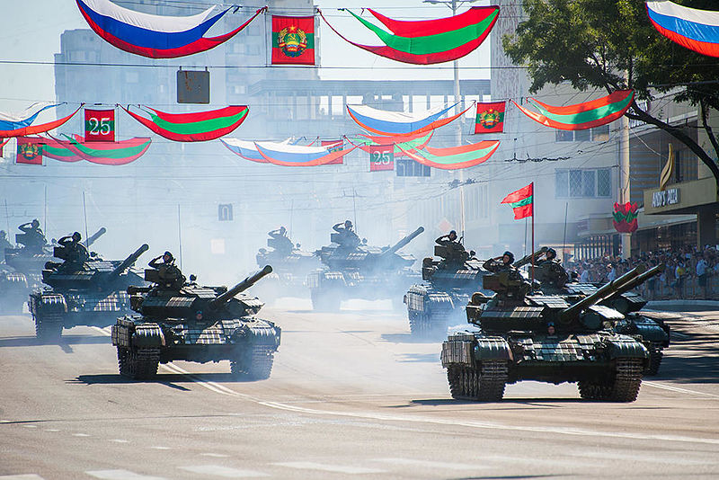 Archivo:T-64 tanks, Tiraspol 2015.jpg