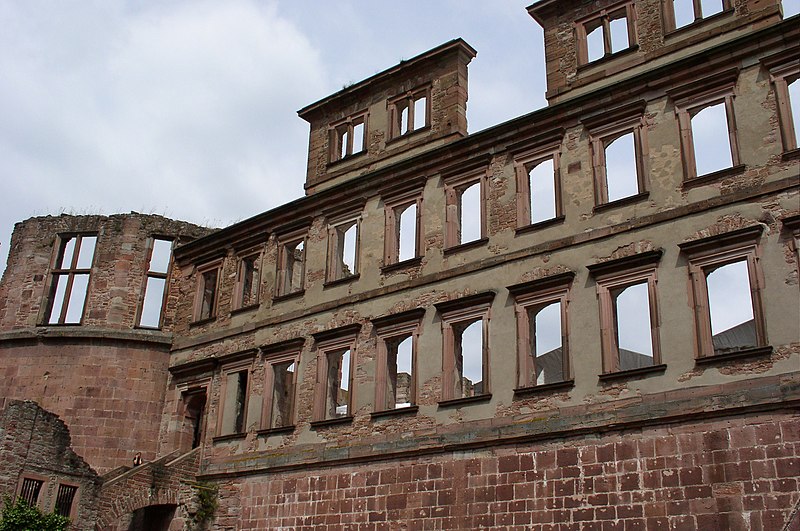 File:Heidelberger schloss wall.jpg