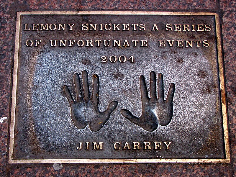 Файл:Jim Carrey Hands.jpg