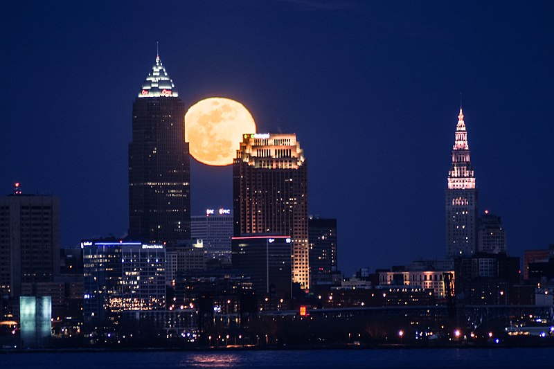 File:Moon over Cleveland (33388400986).jpg