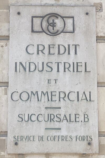 File:Paris CIC PlaceVictoires.jpg