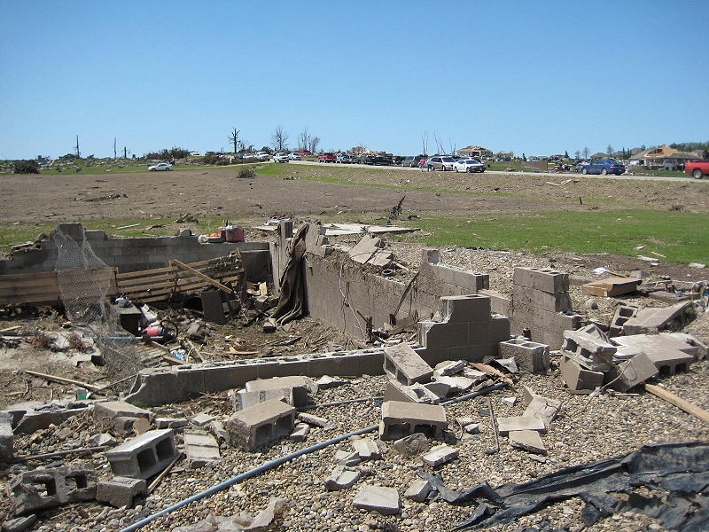 Archivo:Parkersburg tornado damage2.jpg