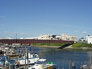 天空橋。右端為天空橋站