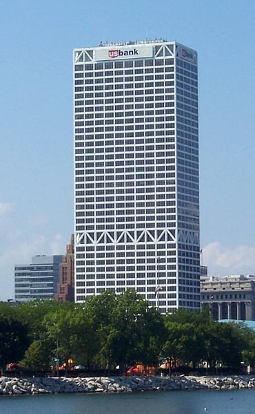 File:US Bank Center (cropped).jpg