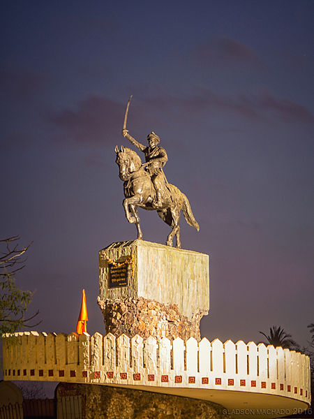 File:Chimaji Appa Statue 01.jpg