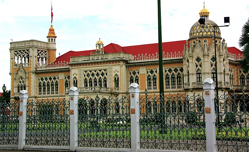 Файл:Government House of Thailand.JPG