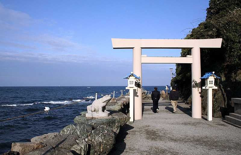 File:Meoto Iwa entrance.jpg