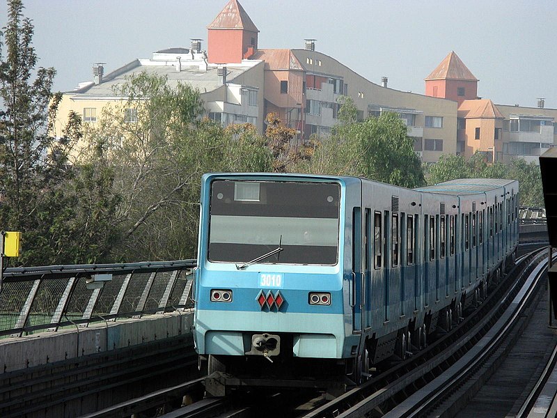 Archivo:NS74 L5 MetroStgo.jpg