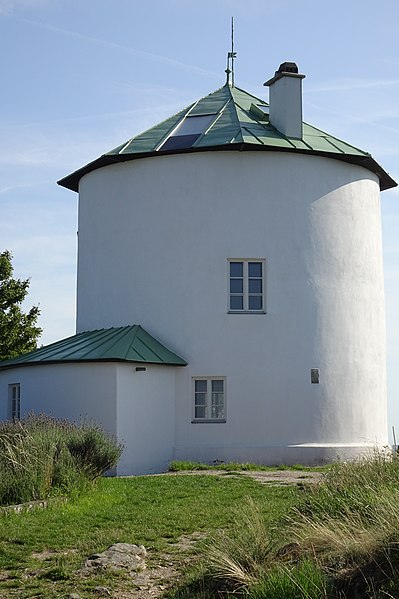 File:Retz Zweitewindmuehle.jpg