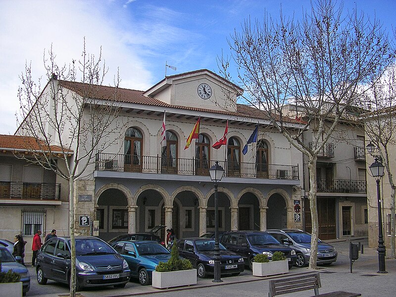 Archivo:Ayuntamiento de Estremera.JPG