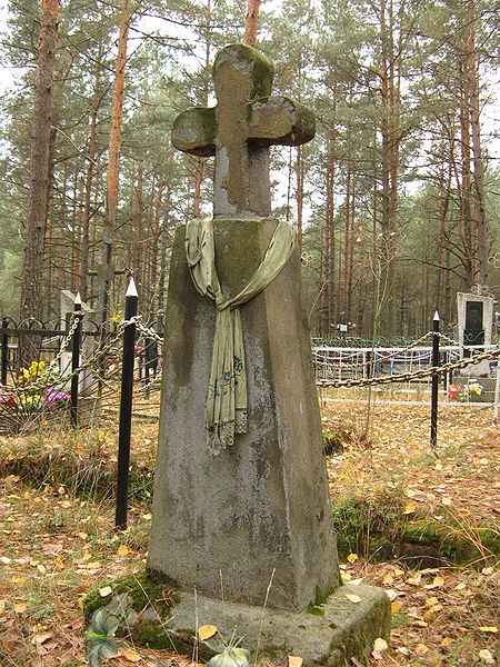 File:Hanczarouka cemetery.JPG