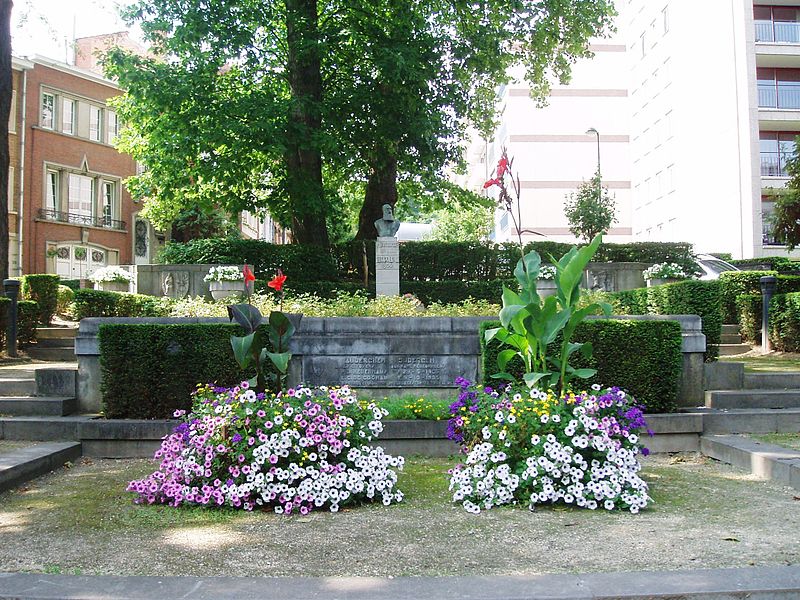 File:Square du Souverain.JPG