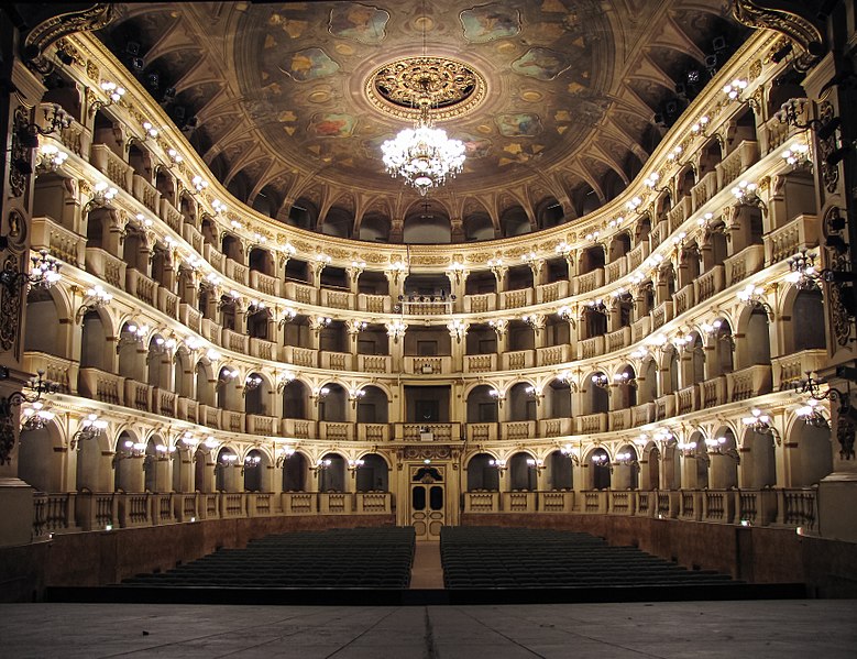 Файл:Teatro Comunale Bologna.jpg