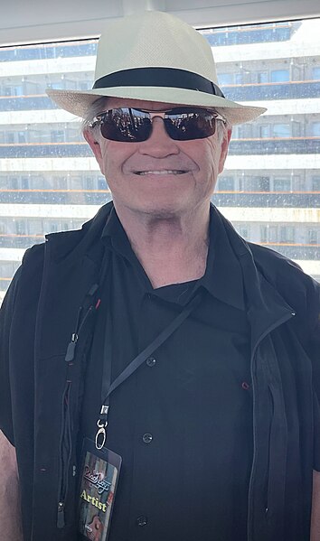 File:Dolenz 2022.jpg