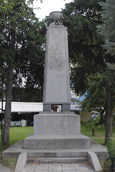 Файл:Drama-uprising-monument.jpg