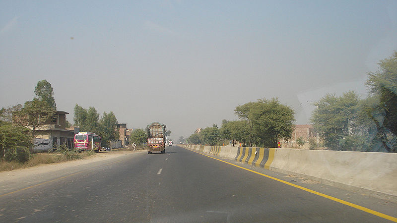 File:GT Road In Pakistan.jpg