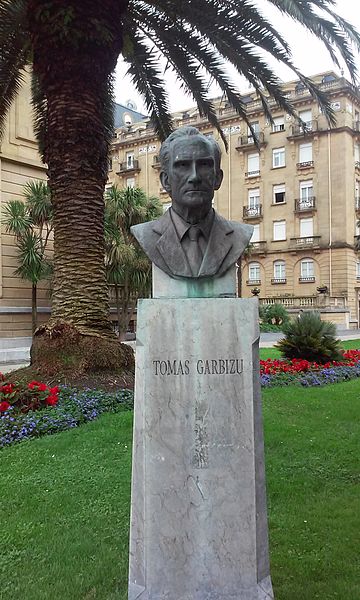 File:Tomas Garbizuren eskultura.jpg