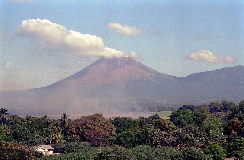 File:VolcanSanCristobal1.jpg