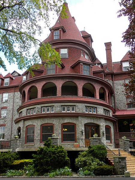 File:Bryn Mawr Hotel.JPG