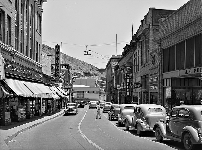 File:Downtown Bisbee, c. 1940.jpg