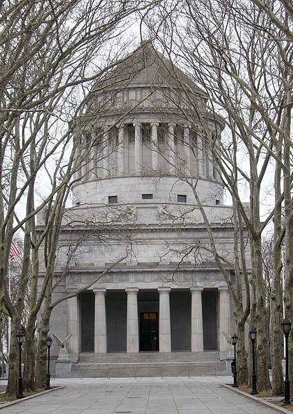 Файл:Grants Tomb cloudy jeh.JPG