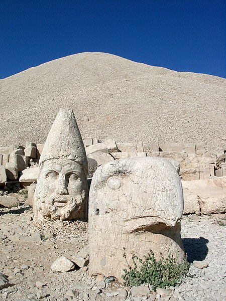 Файл:Mount Nemrut.jpg