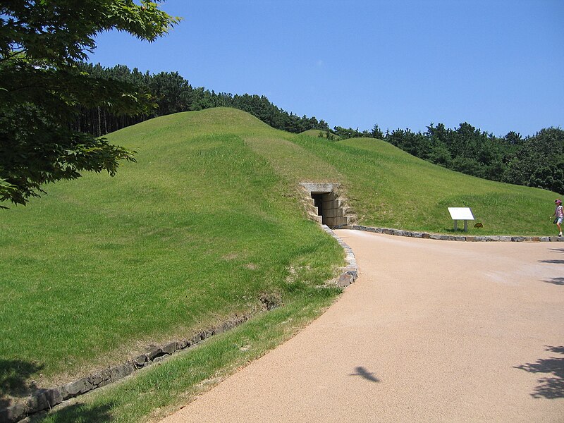 File:MuryeongsTomb.jpg