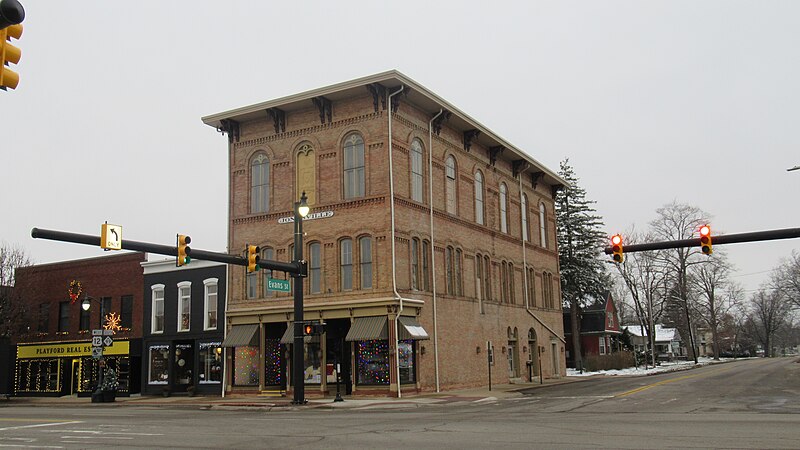 File:Jonesville, Michigan city hall.jpg