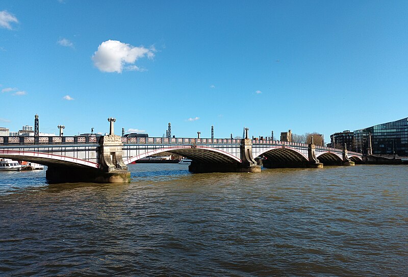 Файл:Lambeth Bridge London.jpg