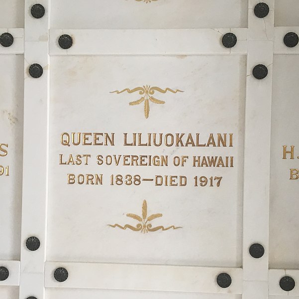 File:Liliʻuokalani Burial Vault.jpg