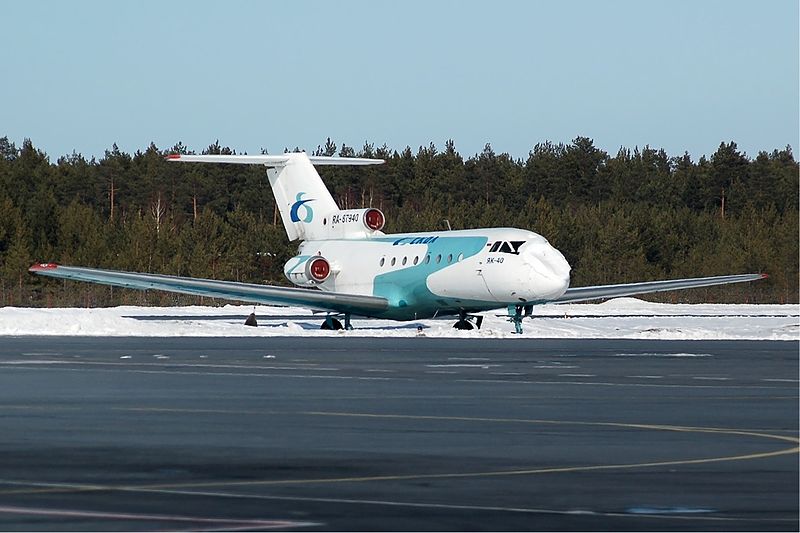 File:Skol Yakovlev Yak-40 Pavel.jpg