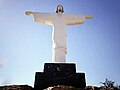 Imagen del Cristo Redentor, en las lomas del este, y bellísima vista panorámica de la ciudad.