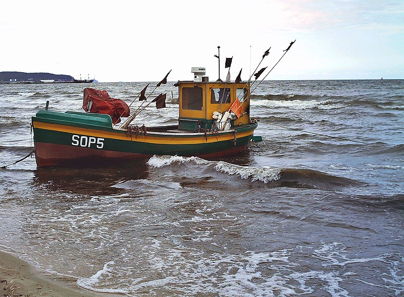 Archivo:Fishing Boat.jpg