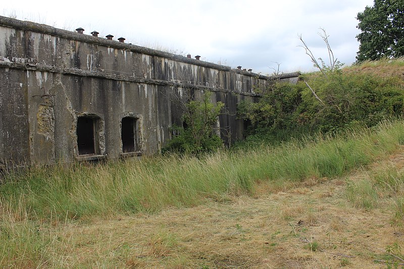 File:Fort Haasdonk buiten4.jpg