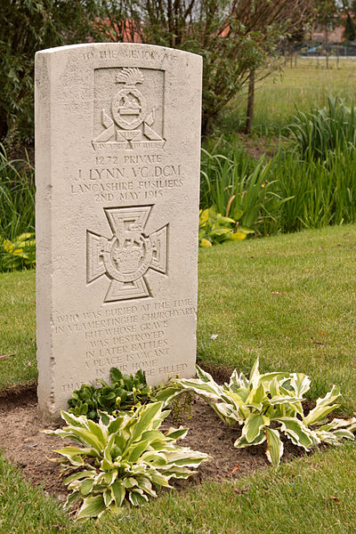 File:Grootebeek British Cemetery 3.jpg