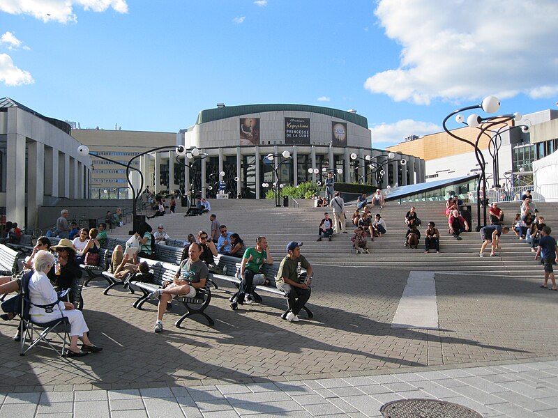 File:Place des Arts 15.jpg