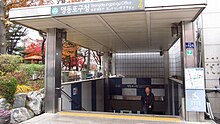 Seoul-metro-Yeongdeungpo-gu-office-station-entrance-2-20181121-091420.jpg