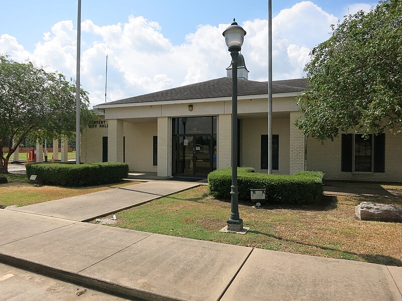 File:Sweeny TX City Hall.jpg